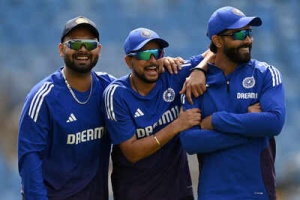 Gavaskar Urges India to Include Kuldeep Yadav for Second Test, Cites Edgbaston Pitch Conditions and Bumrah's Fitness