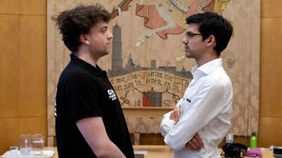 Anish Giri stands up for Hans Niemann